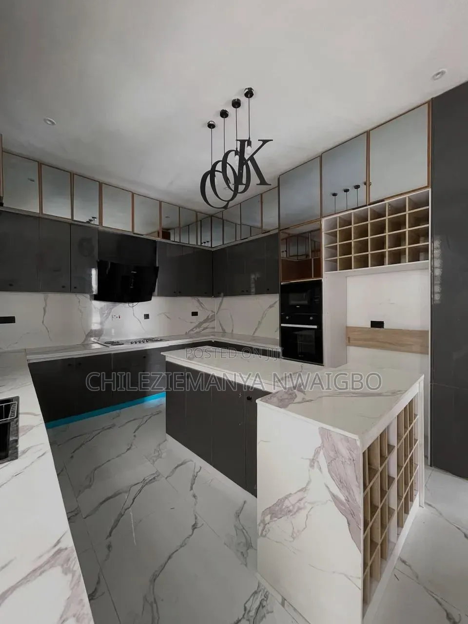 5bdrm Duplex in Chevron for rent