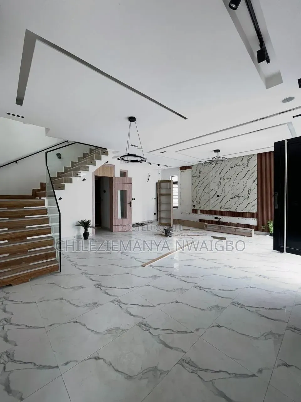 5bdrm Duplex in Chevron for rent