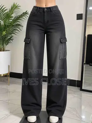 Black Wide-Leg Cargo Jeans