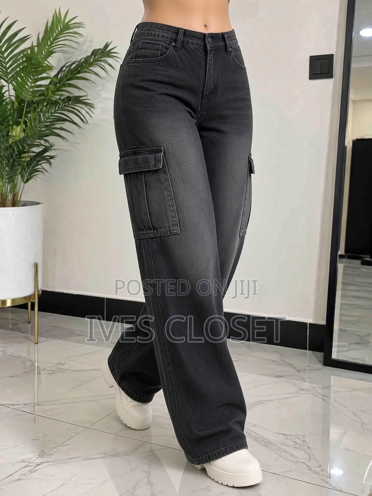 Black Wide-Leg Cargo Jeans