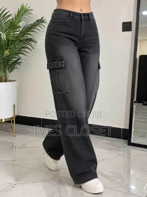 Black Wide-Leg Cargo Jeans
