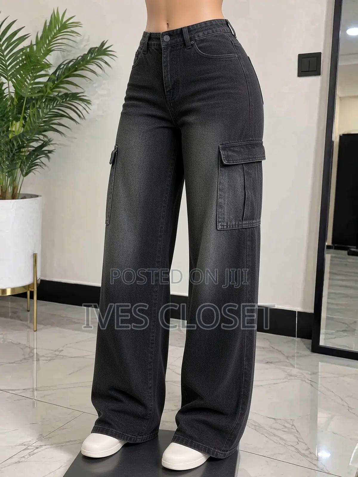 Black Wide-Leg Cargo Jeans