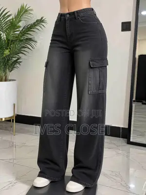 Black Wide-Leg Cargo Jeans