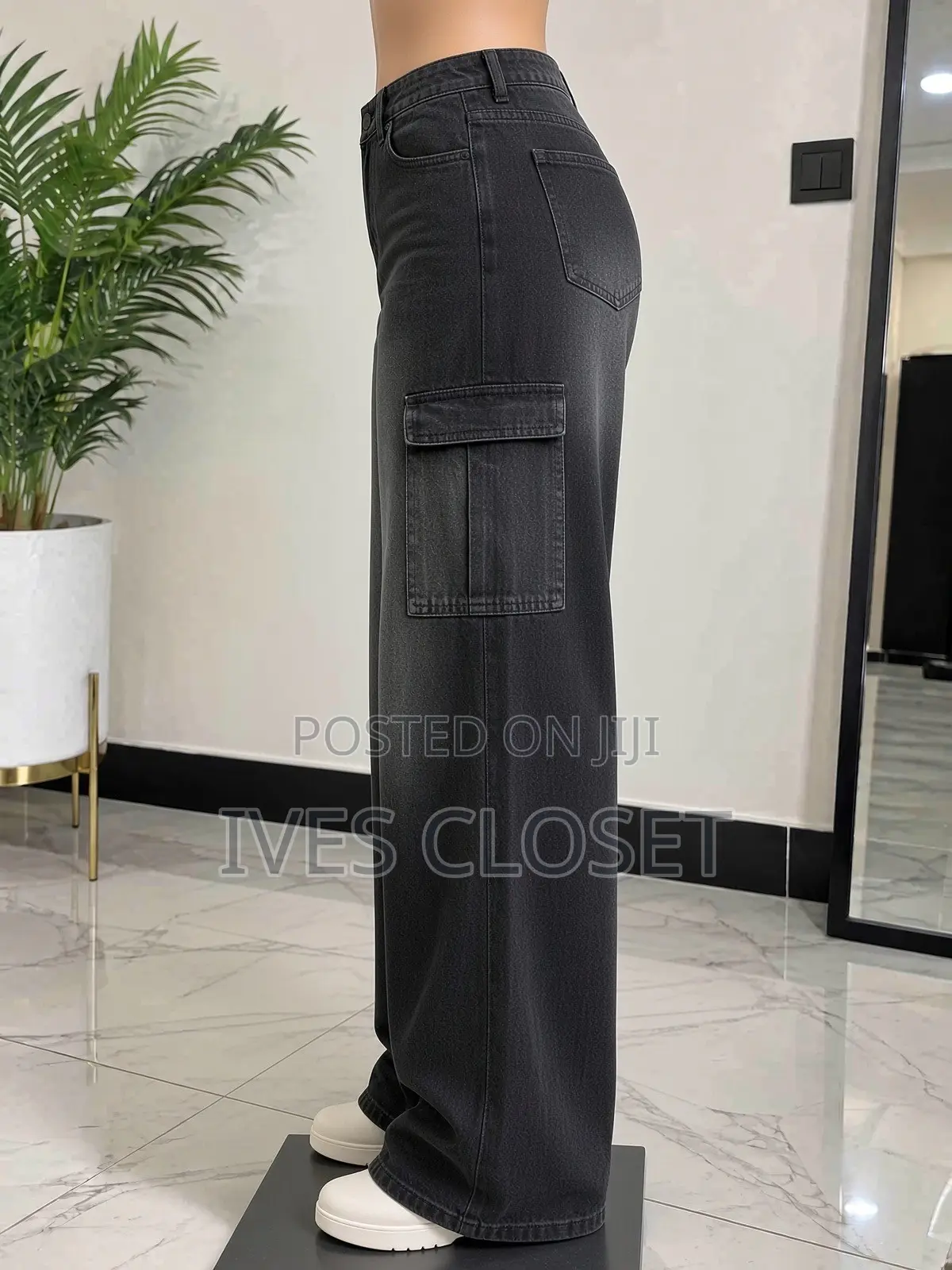 Black Wide-Leg Cargo Jeans