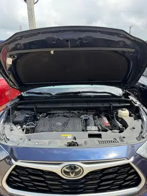 Toyota Highlander XLE 2022 Blue