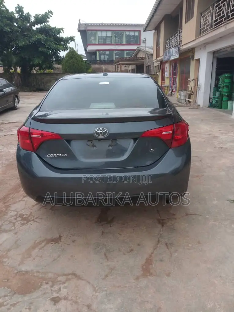 Toyota Corolla 2018 Gray