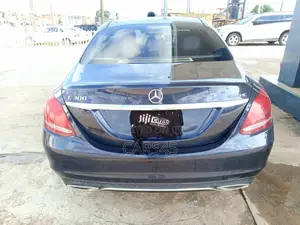 Mercedes-Benz C300 2015 Blue
