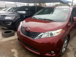 Toyota Sienna 2012 Burgandy
