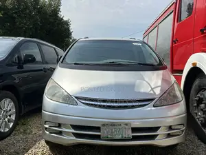 Toyota Previa 2005 Silver