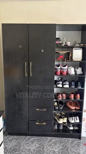 Custom-Fitted Wardrobe for Sale. 7.5 Ft High × 5.5 Ft Wide Wardrobe