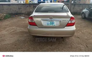 Toyota Camry 2004 Gold