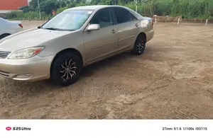 Toyota Camry 2004 Gold