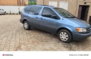 Toyota Sienna 2001