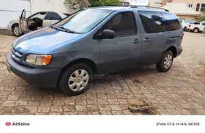 Toyota Sienna 2001