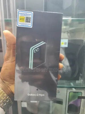 New Samsung Galaxy Z Flip6 256 GB Green