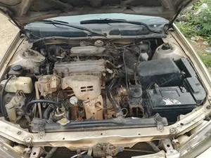 Toyota Camry LE 4dr Sedan (2.2L 4cyl 4A) 2001 Gold