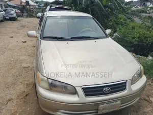 Toyota Camry LE 4dr Sedan (2.2L 4cyl 4A) 2001 Gold