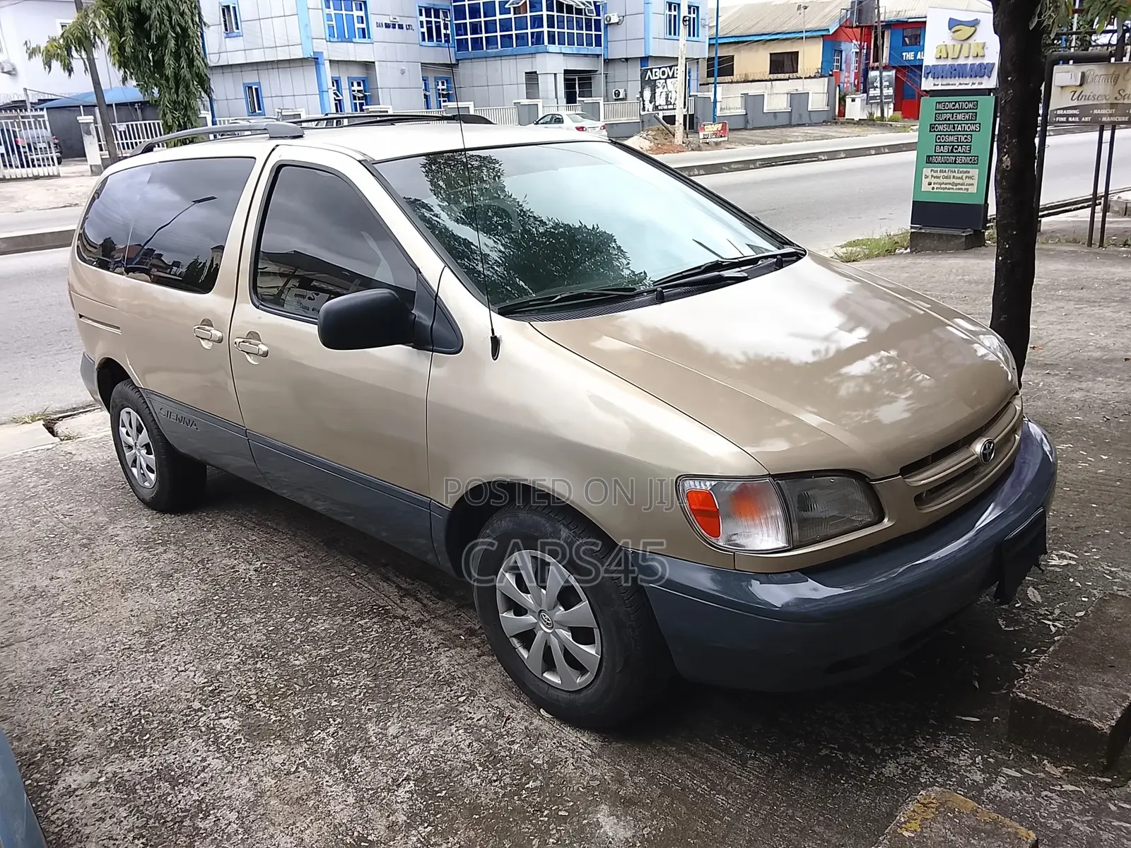 Toyota Sienna CE & 1 hatch 2000 Gold