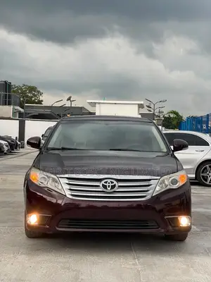 Toyota Avalon Base Sedan FWD (3.5L 6cyl 6A) 2012 Maroon