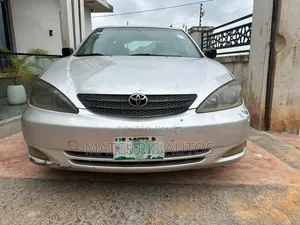 Toyota Camry LE 4dr Sedan (2.4L 4cyl 5M) 2003 Silver