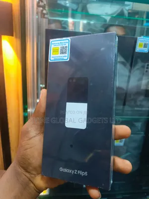 New Samsung Galaxy Z Flip5 256 GB Black