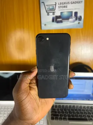 Apple iPhone SE (2022) 64 GB Black