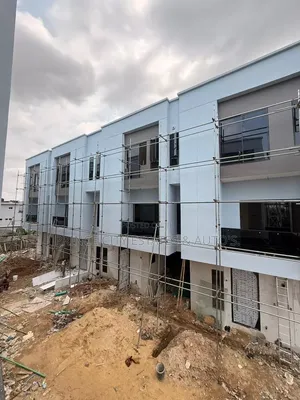 Furnished 4bdrm Duplex in Mende-Maryland for sale