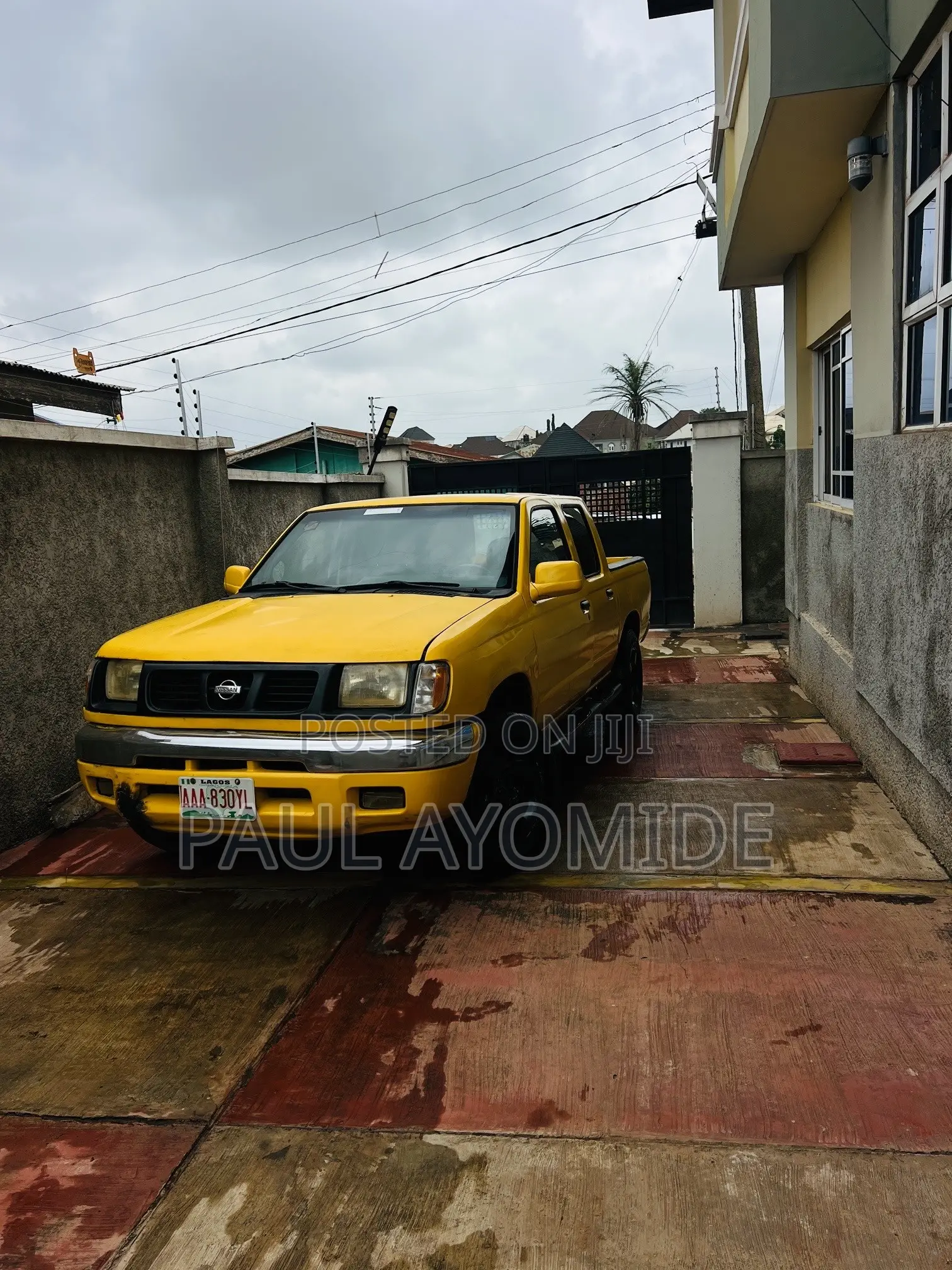 Nissan Frontier 2004 Yellow