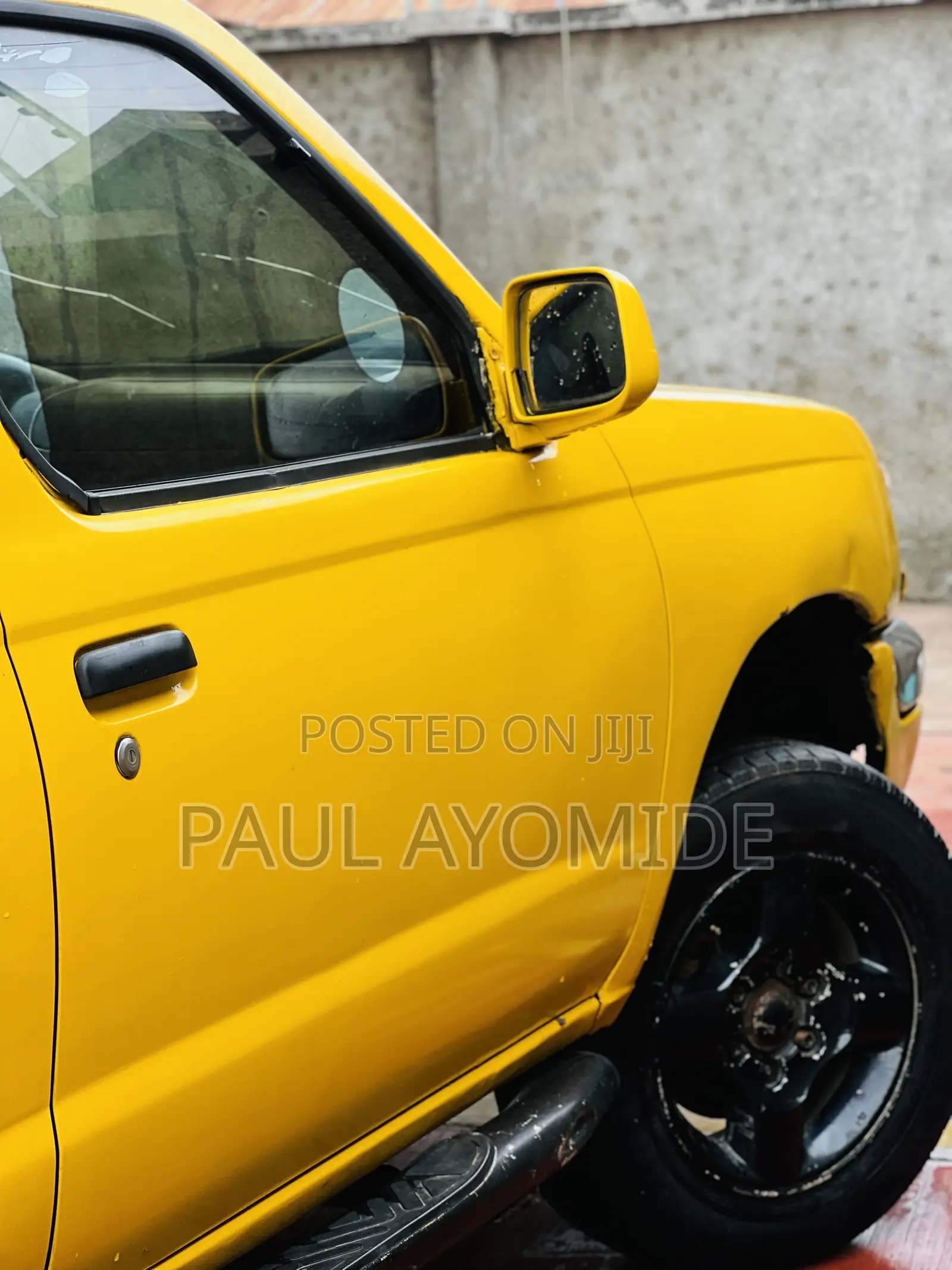 Nissan Frontier 2004 Yellow