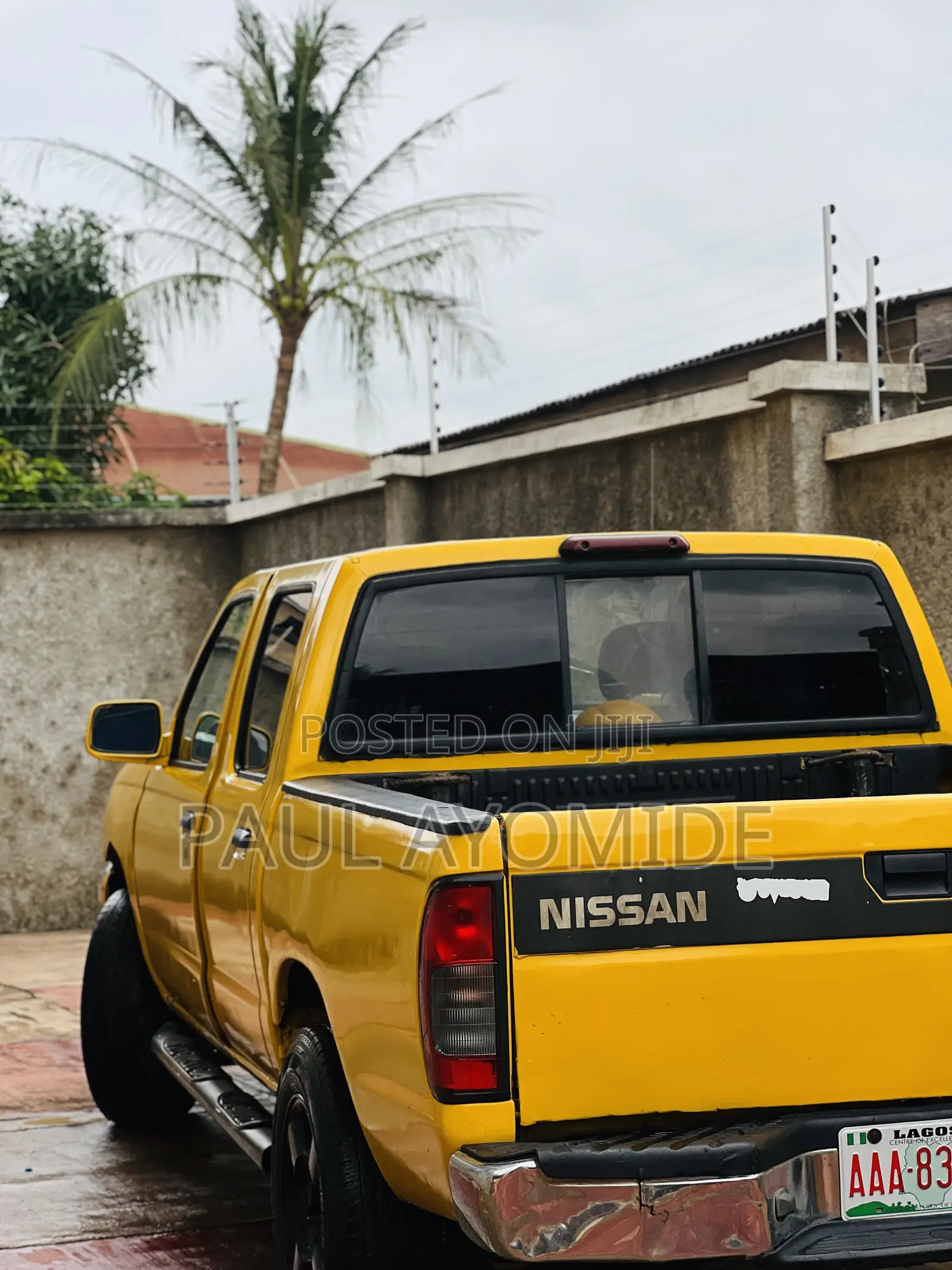 Nissan Frontier 2004 Yellow