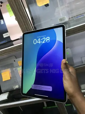 Apple iPad Pro (2022) 256 GB Gray