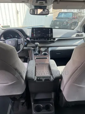 Toyota Sienna LE AWD 8-Passenger 2024 Black