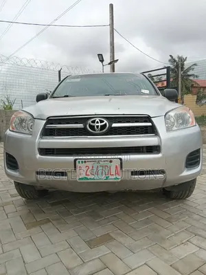 Toyota RAV4 2010 Silver