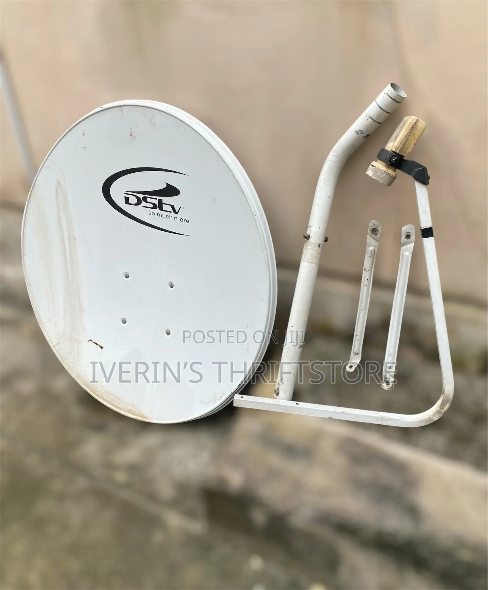 Clean Used DStv Explora 2A Decoder + 90cm Dish + Smart LNB Kit