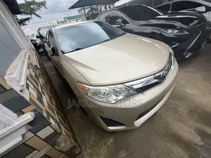Toyota Camry 2014 Gold