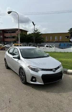 Toyota Corolla S 4dr Sedan (1.8L 4cyl CVT) 2014 Silver