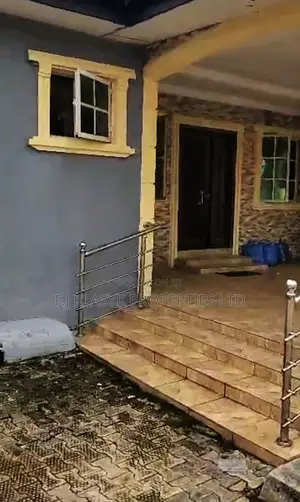 5bdrm Bungalow in Benin City for sale