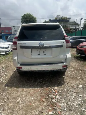 Toyota Land Cruiser Prado 2017 White