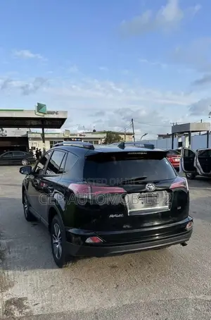 Toyota RAV4 LE 4dr SUV (2.5L 4cyl 6A) 2018 Black