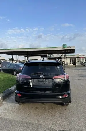 Toyota RAV4 LE 4dr SUV (2.5L 4cyl 6A) 2018 Black
