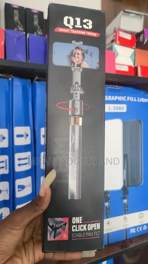 Q13 Selfie Tracking Stick