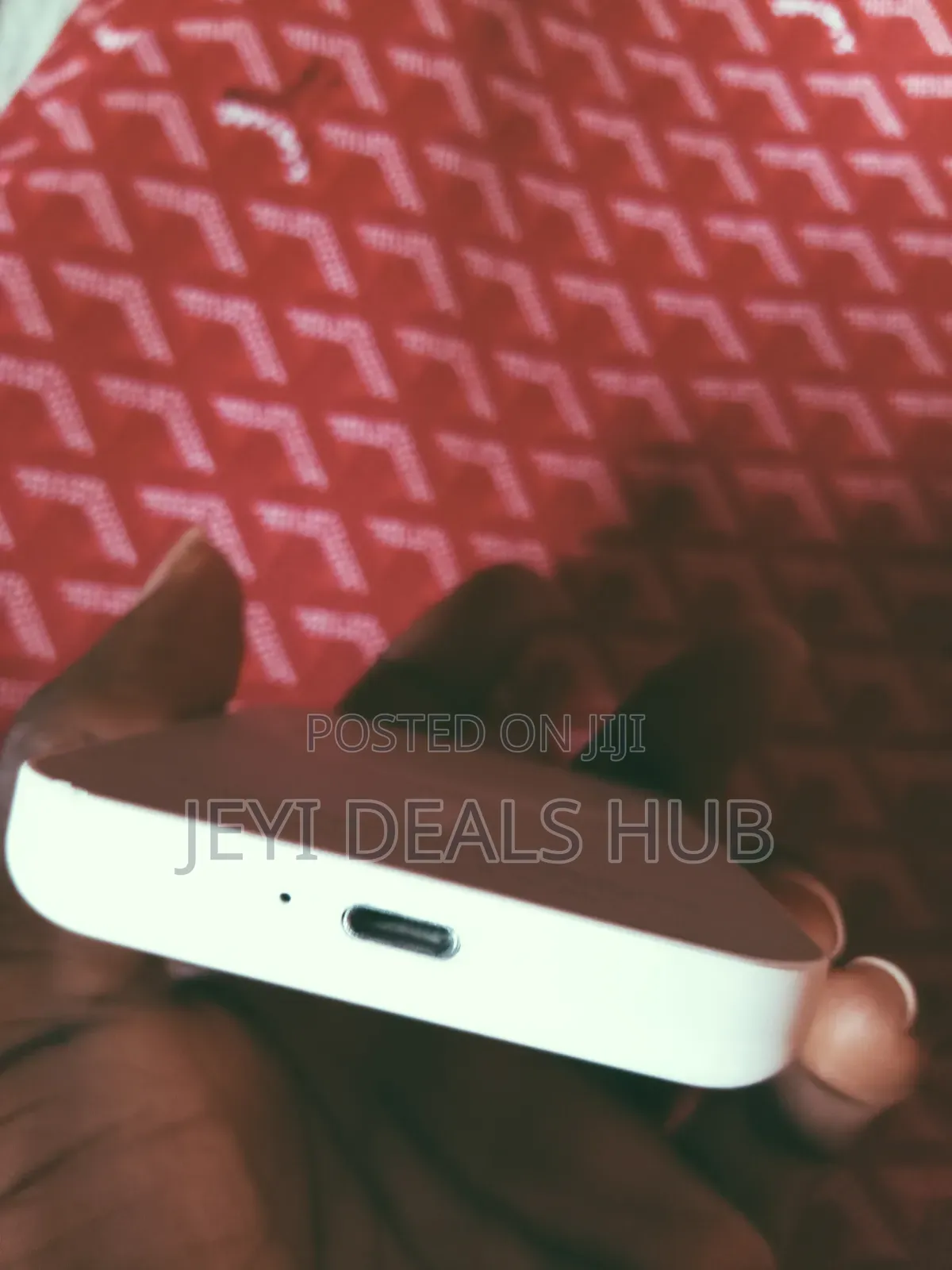 Magnetic Wireless iPhone Power Bank