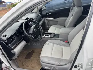 Toyota Camry XLE 4dr Sedan (2.5L 4cyl 6A) 2013 White