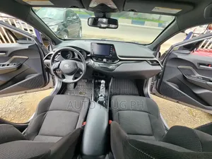Toyota C-HR XLE FWD 2020 Silver