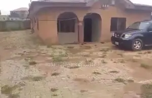 6bdrm Bungalow in Not Estate, Ipaja / Ipaja for sale