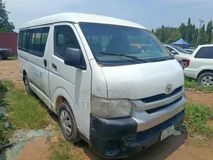 Toyota HiAce 2010 White