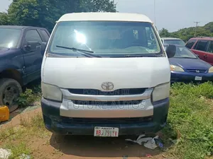 Toyota HiAce 2010 White