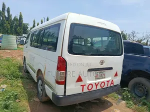 Toyota HiAce 2010 White