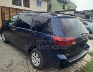 Toyota Sienna 2005 Blue