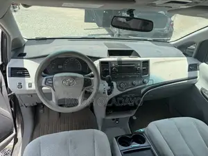 Toyota Sienna 2011 Gray